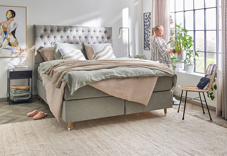 Yöpöytä viimeistelee makuuhuoneen sisustuksen