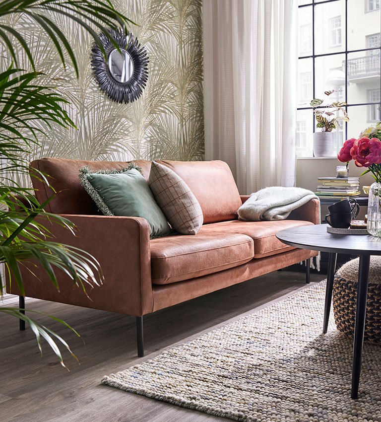 Viherkasvit ja runsaat tekstuurit luovat tunnelmaa ja kodikkuutta.