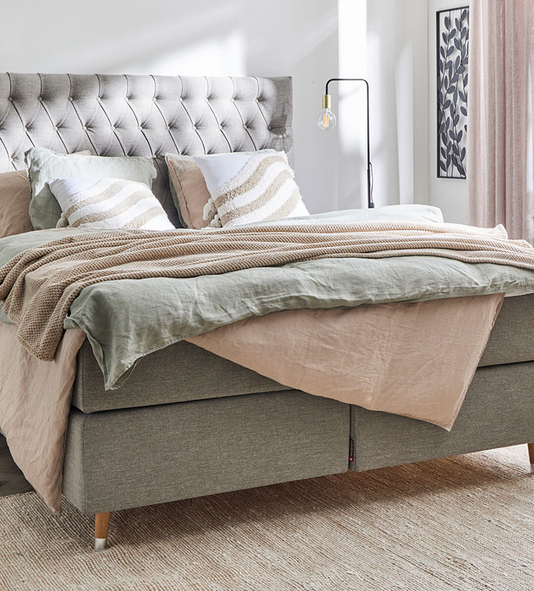 Pellava on miellytt&auml;v&auml;n tuntuinen luonnonmateriaali, joka tuo maanl&auml;heisyytt&auml; makuuhuoneen sisustukseen.